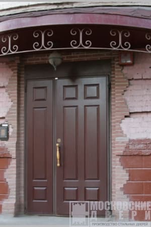 Вишнёвая подъездная дверь с отделкой МДФ